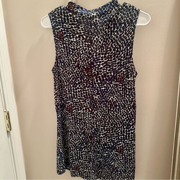 CAbi Sleeveless Top with Twist Keyhole Accent. - Picture 5 of 5